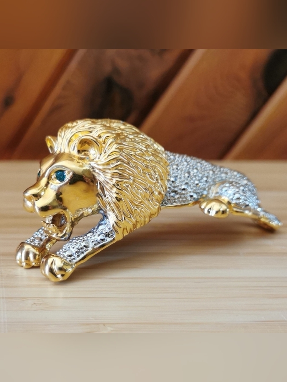 Large Vintage Lion Shoulder Brooch